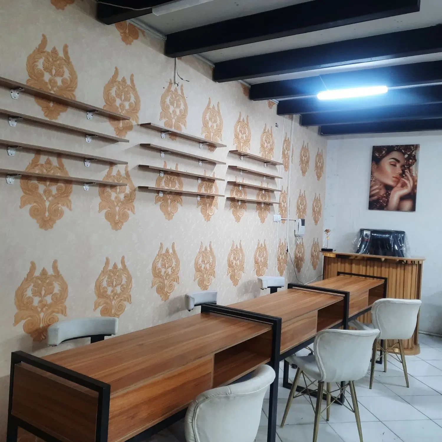 اجاره میز ناخن