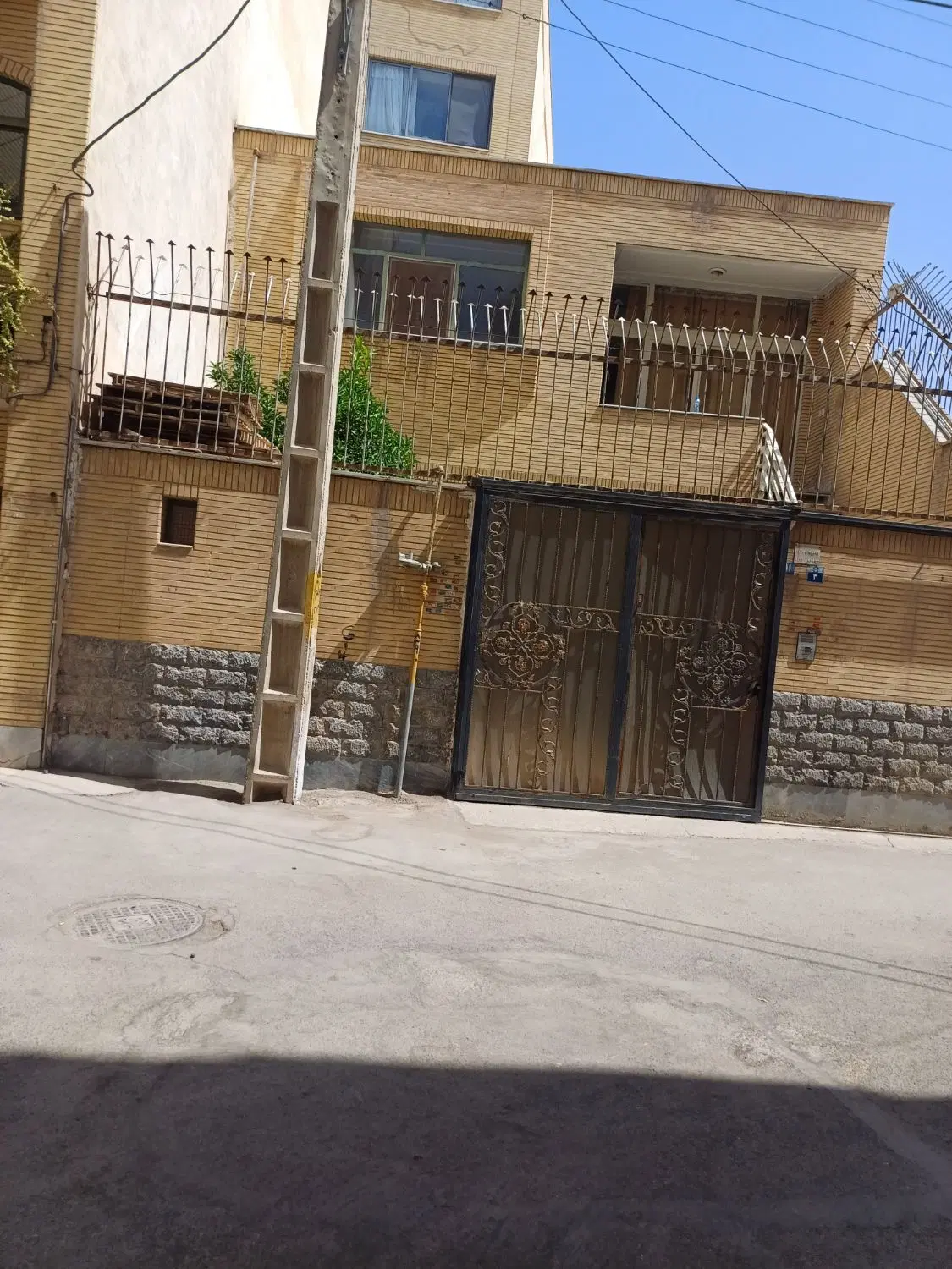 آپارتمان دو طبقه نقلی