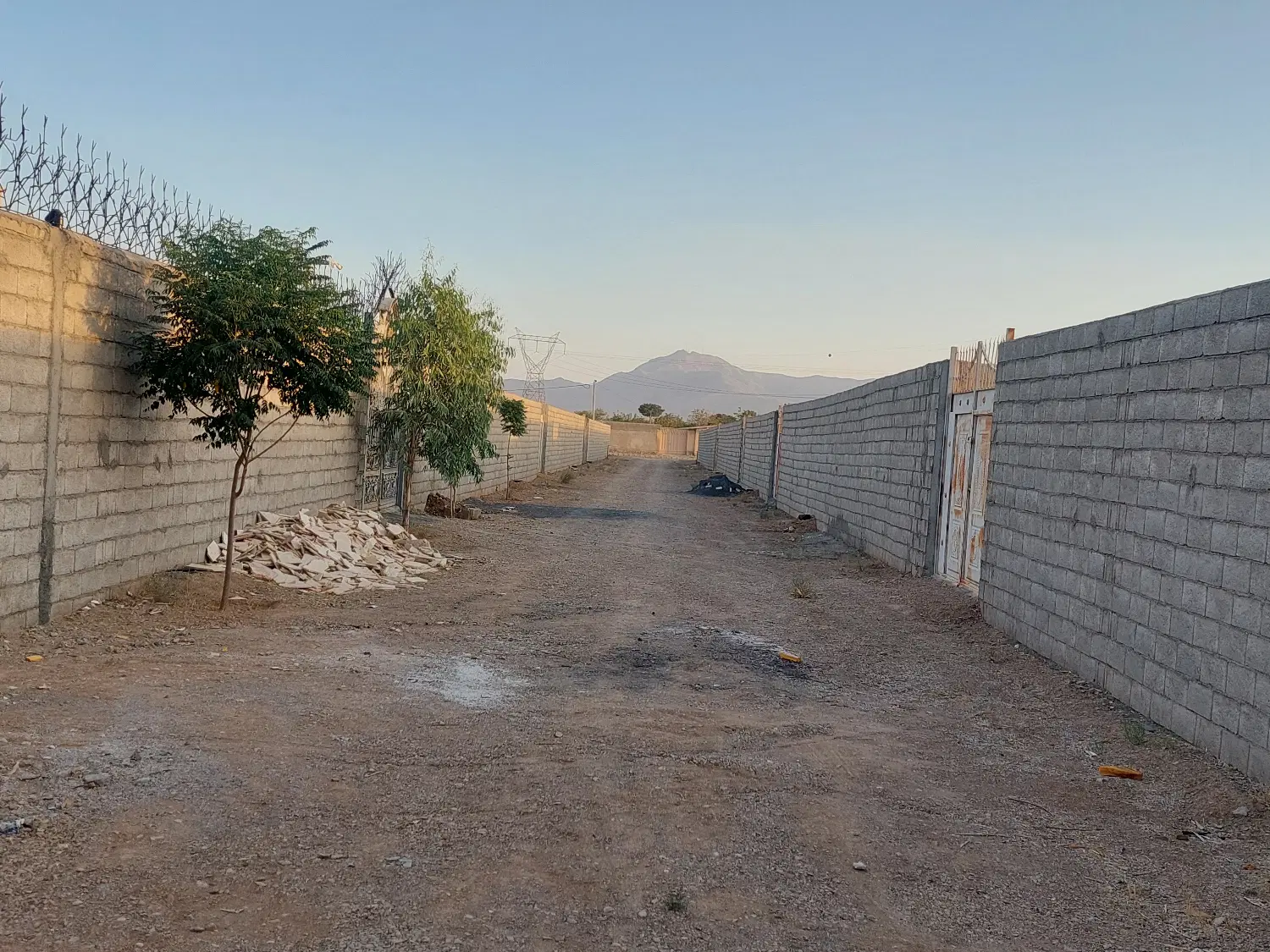 زمین باغی چهاردیواری