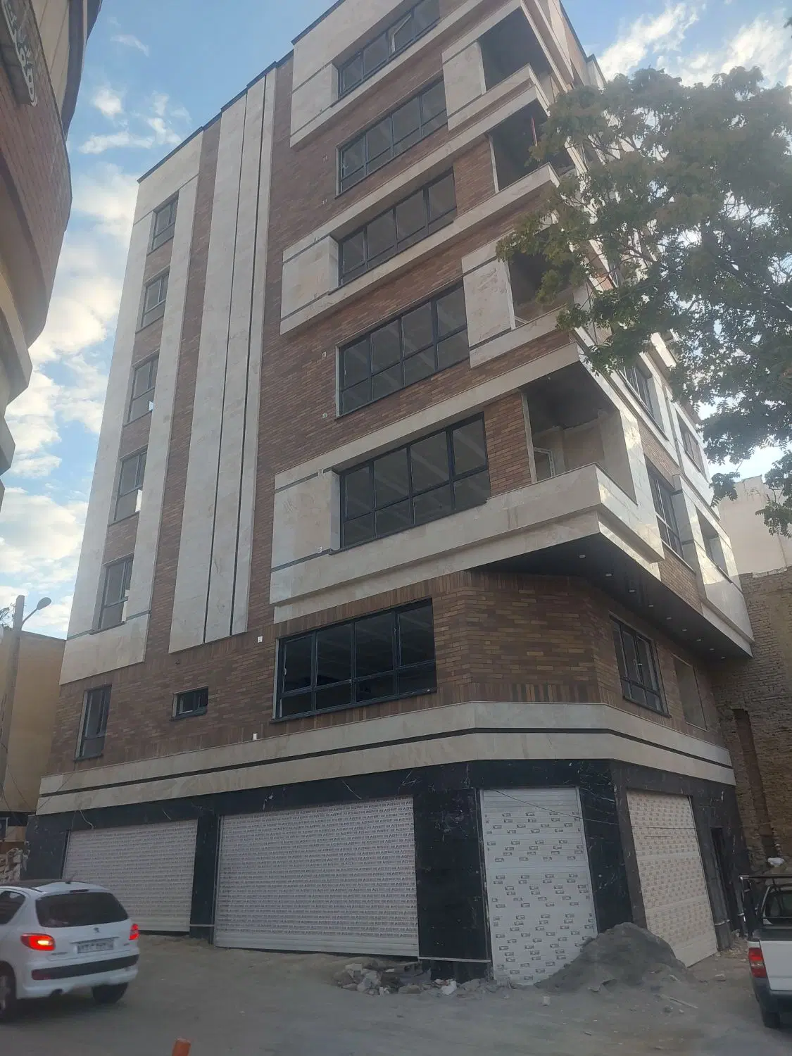 واحد ۱۳۷ متری  جوادیه