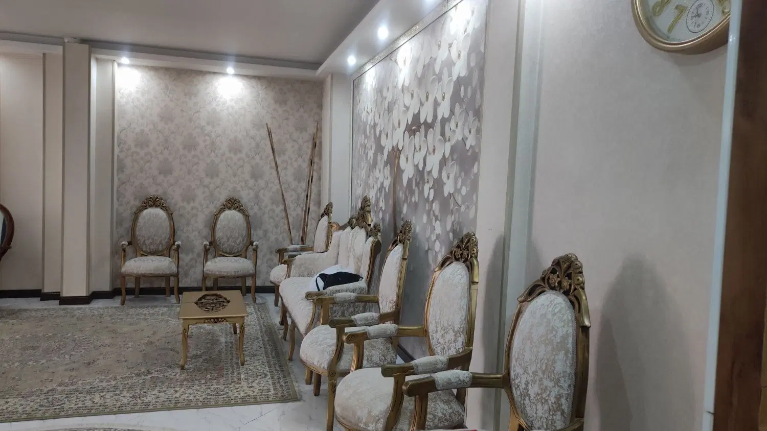 ۱۳۵ متر دوخواب، راسته خیابان، شکار