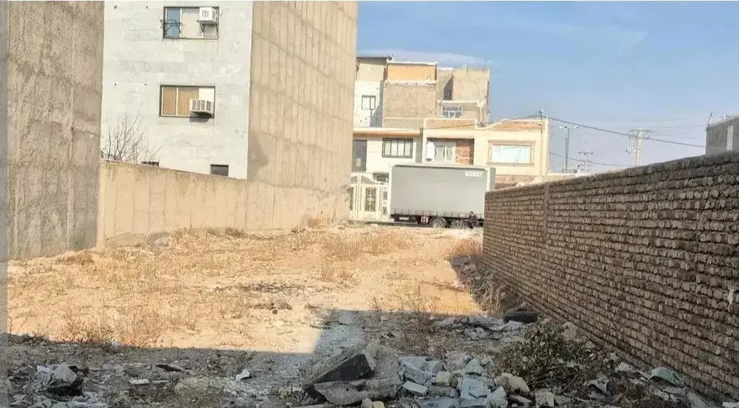زمین حجت آباد