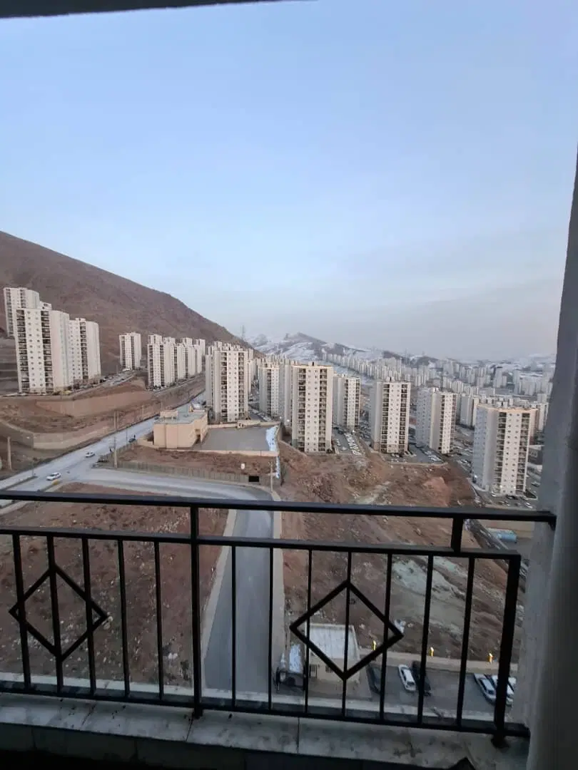 اپارتمان 87 متری فاز 11  خام