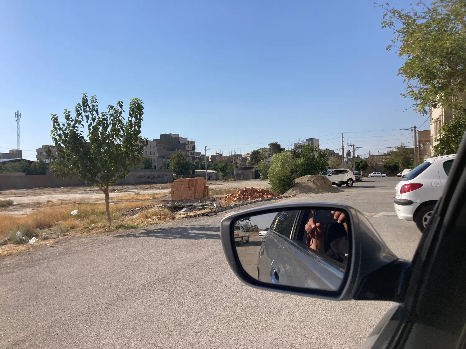 ۲۰۰متر زمین ۴طبقه ساز شهرک گلدسته پشت کلانتری