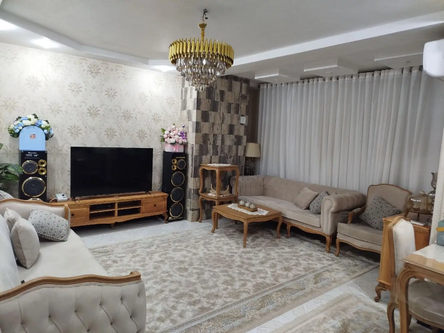یک واحد اپارتمان ۷۳متری درخیابان کارگر شمالی کوچه