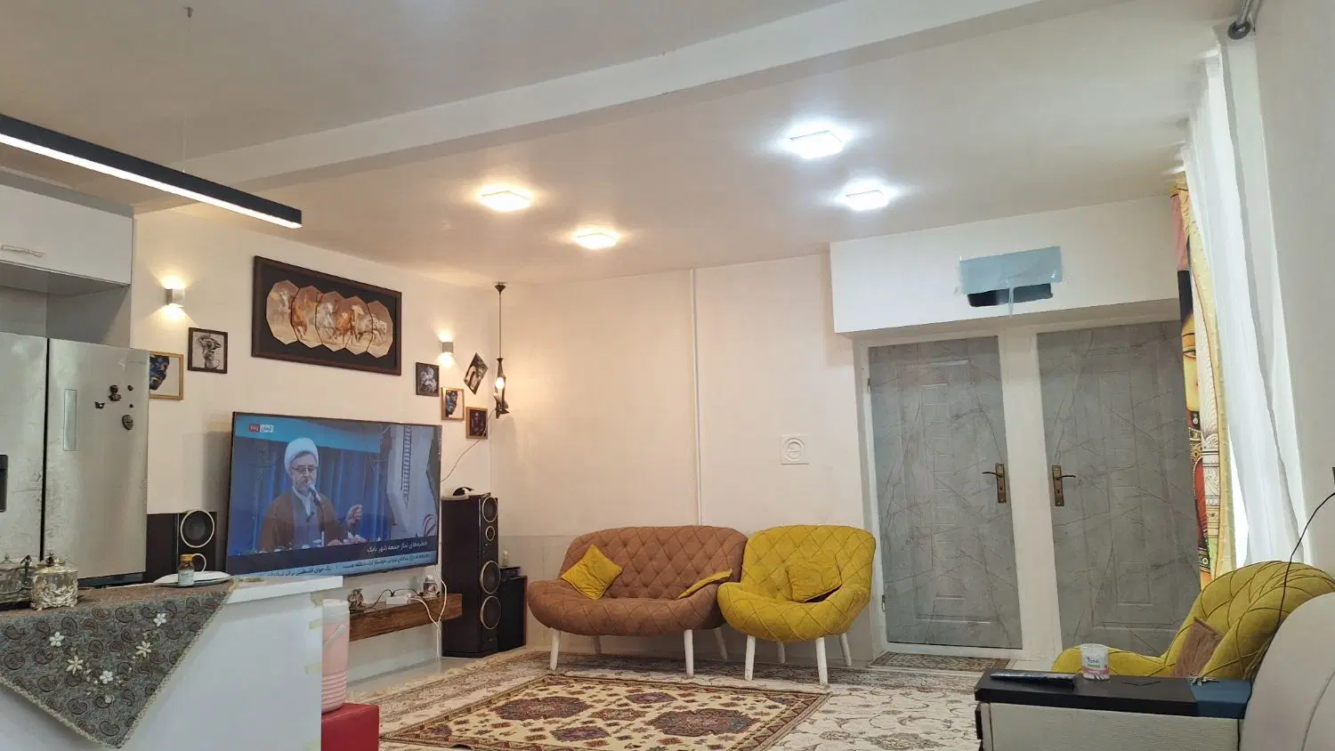 منزل ویلایی دو نبش  شهید آوینی