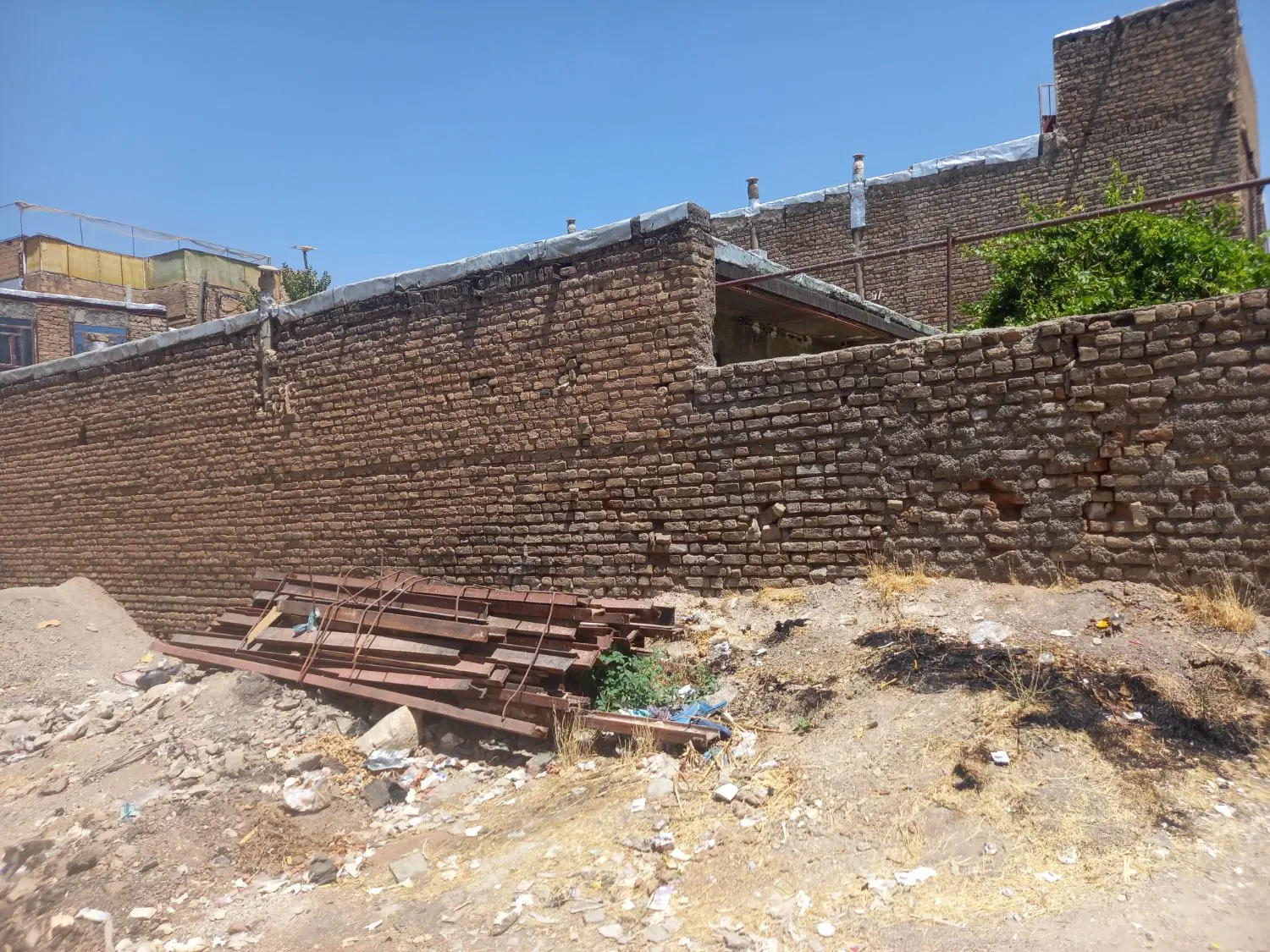 ساختمان کلنگی