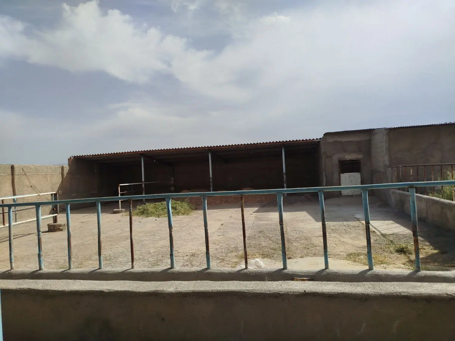 مسکونی و دام داری