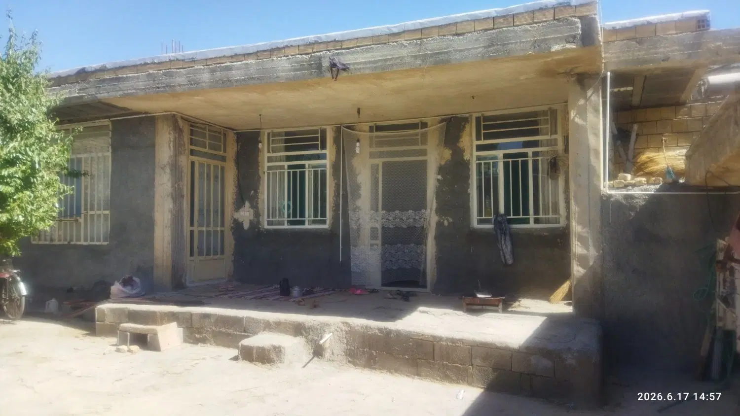 یک باب ساختمان در روستای شش بهره بر خیابان شهدا