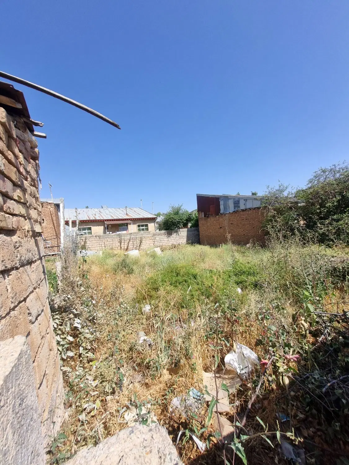 زمین ۲۰۰ متری با کاربری مسکونی دارای سند تک برگ