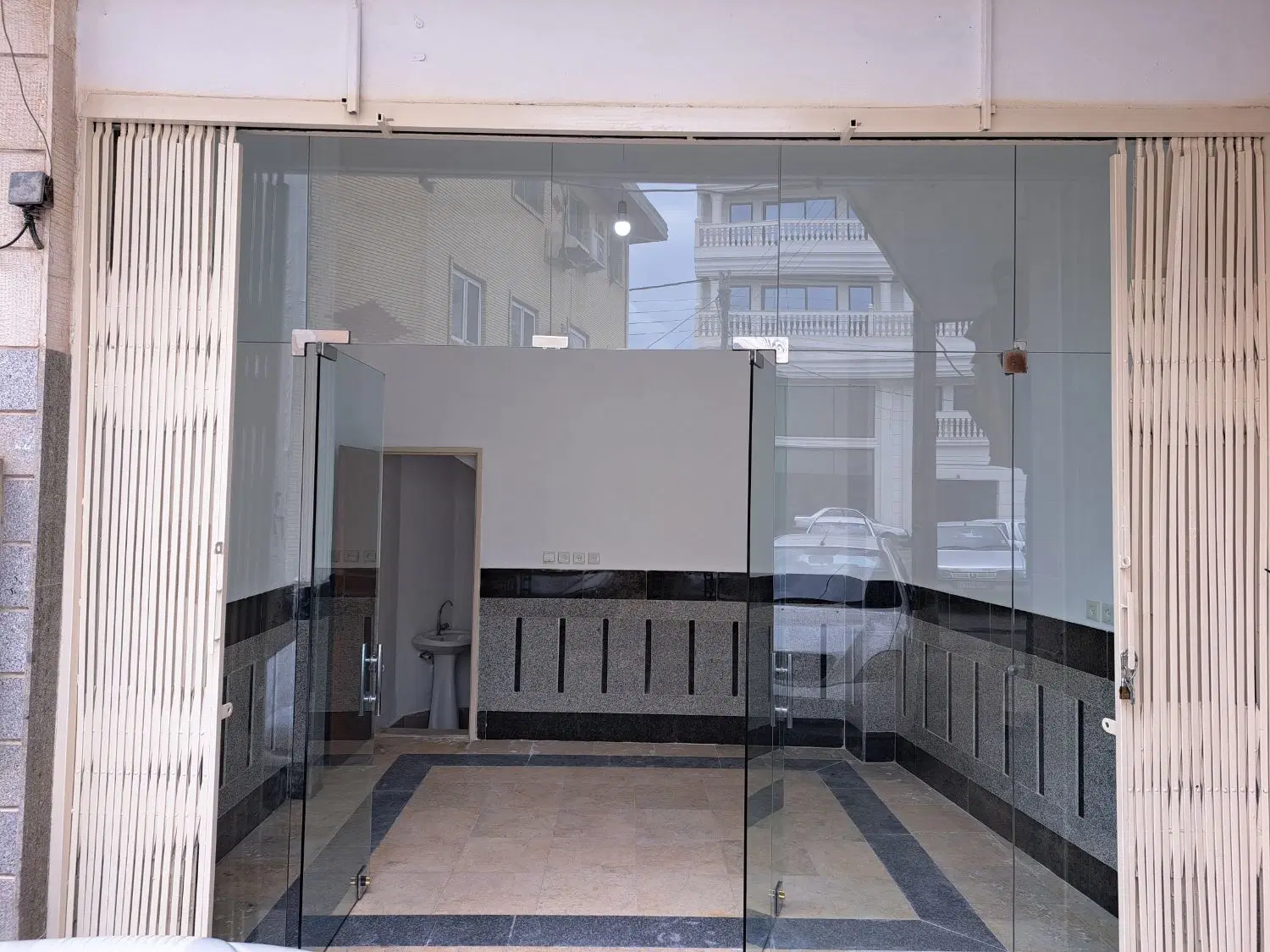 اجاره مغازه ۱۴ متری در کوچه بهرام اتر