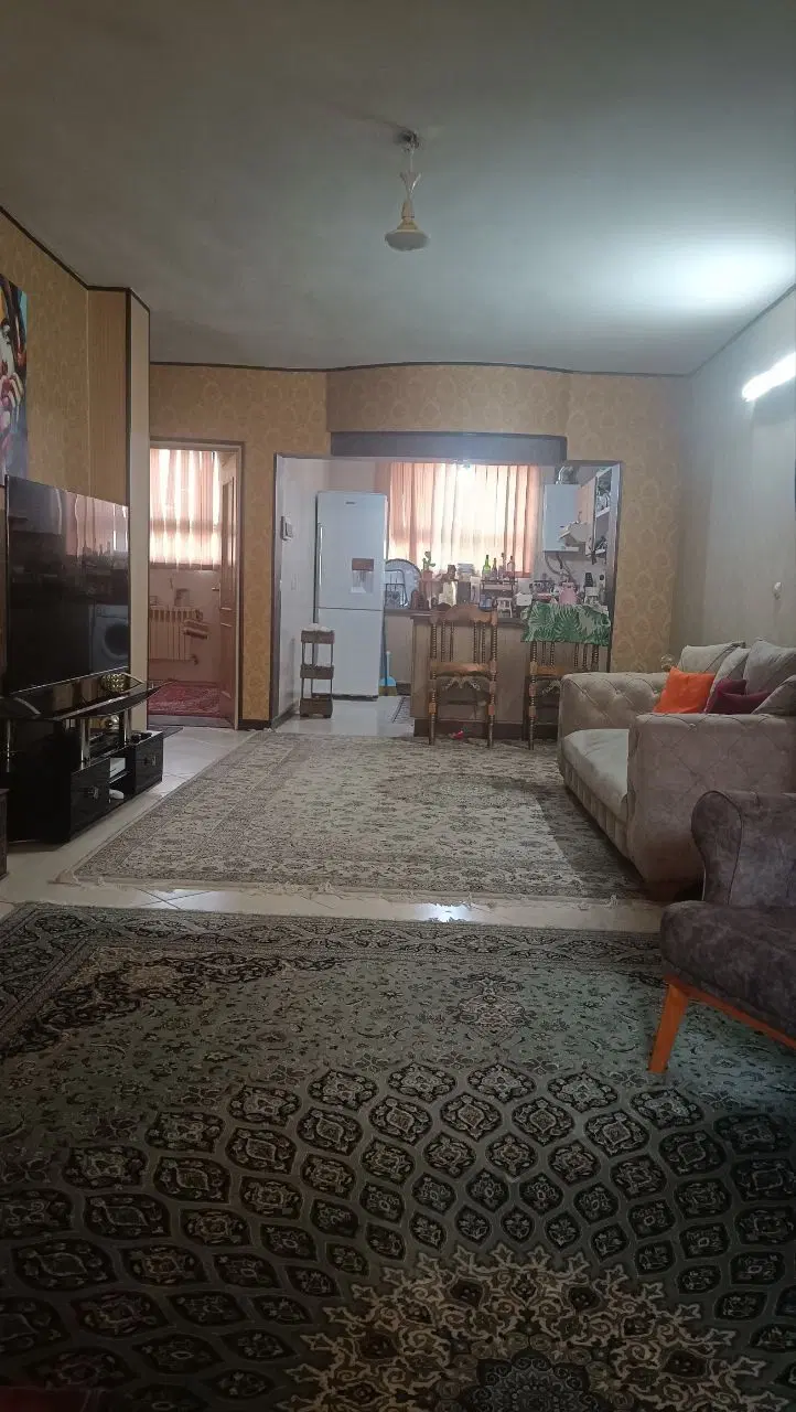 ساختمان دو طبقه دو طرف نور