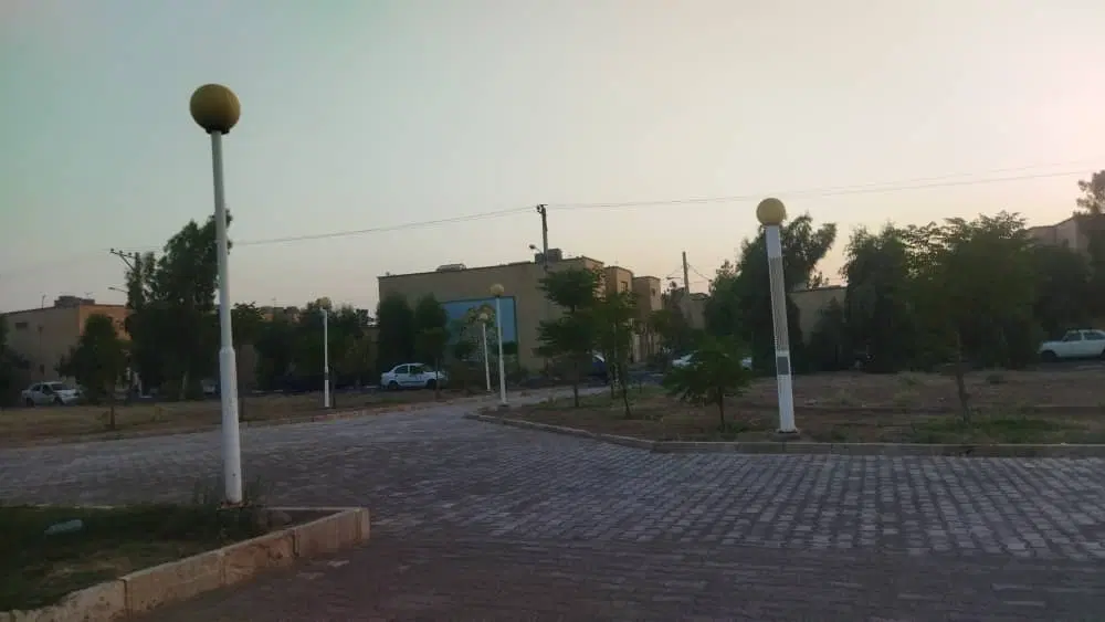 زمین مسکونی دیوار کشی کامل ، شرق کارگاه بلوک‌زنی