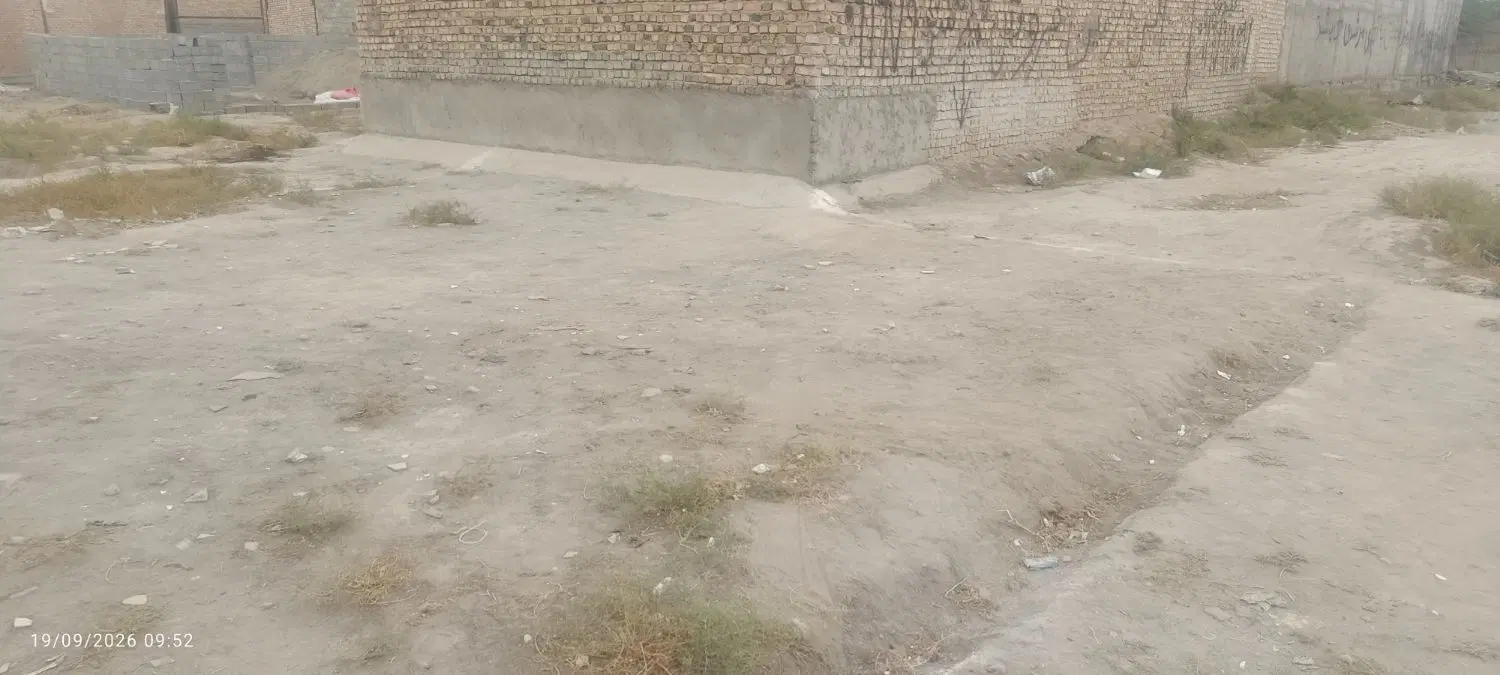 زمین در ملک آباد