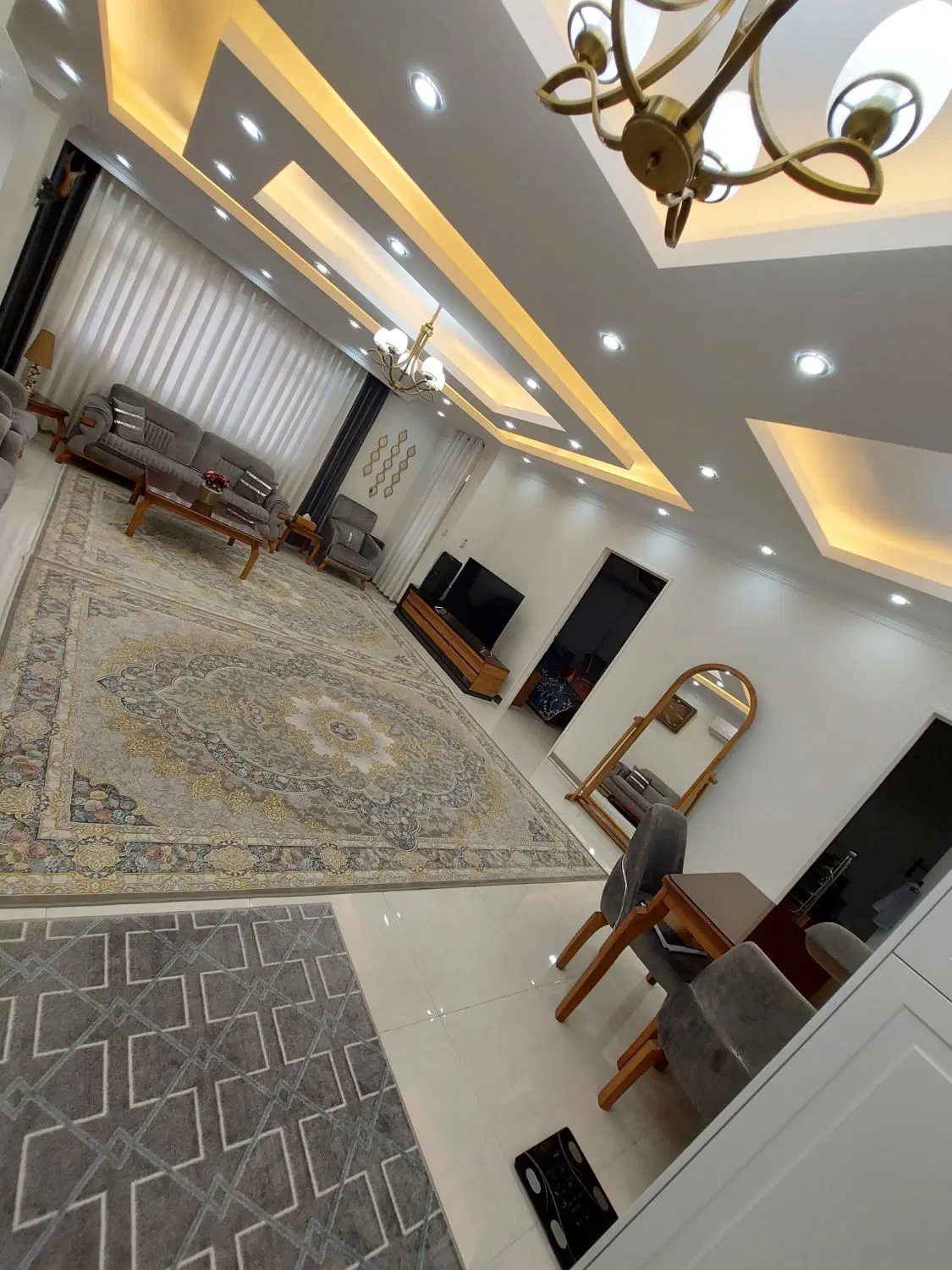 اپارتمان نوساز ، شیک رو به نماخیابان اصلی 16متری