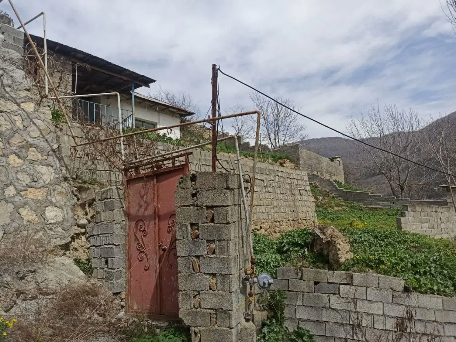 فروش زمین ۷۰۰ متری با سند شش‌دانگ و بنای قدیمی