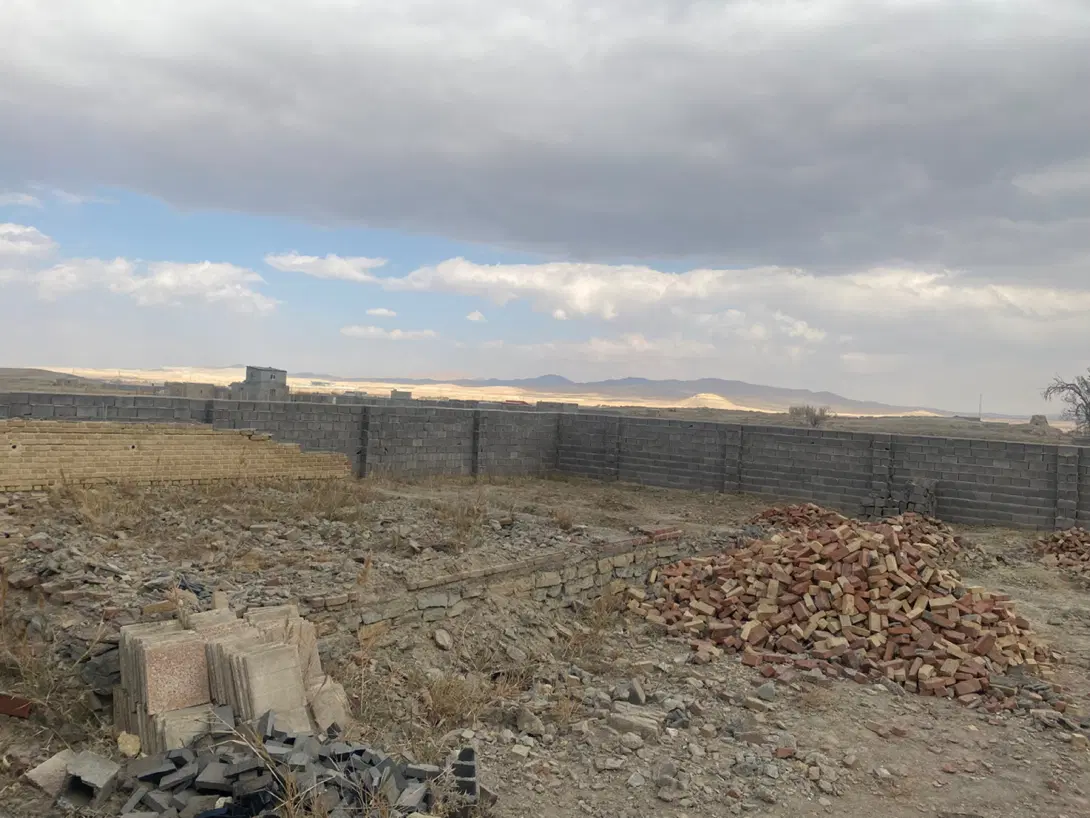 زمین باغی