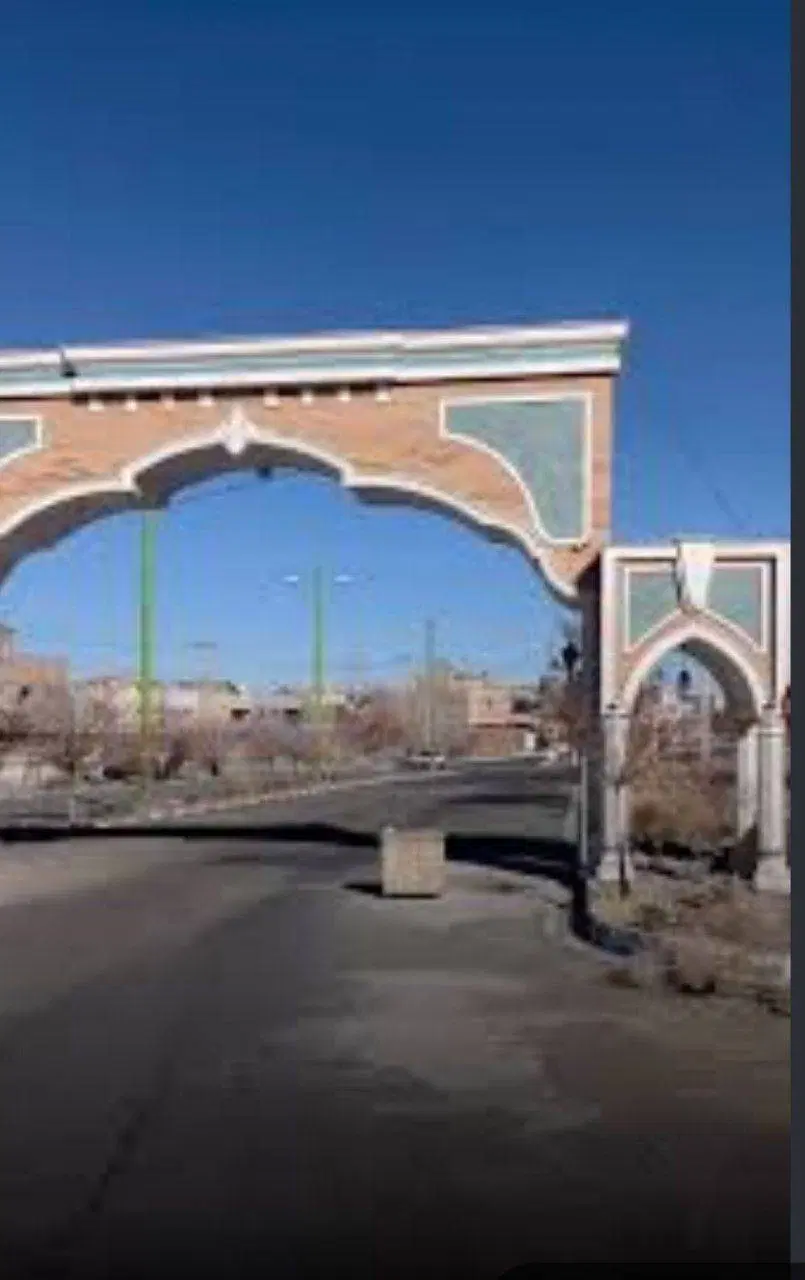 زمین۳۰۰ متری نیمه ساز در شهرک فرهیختگان