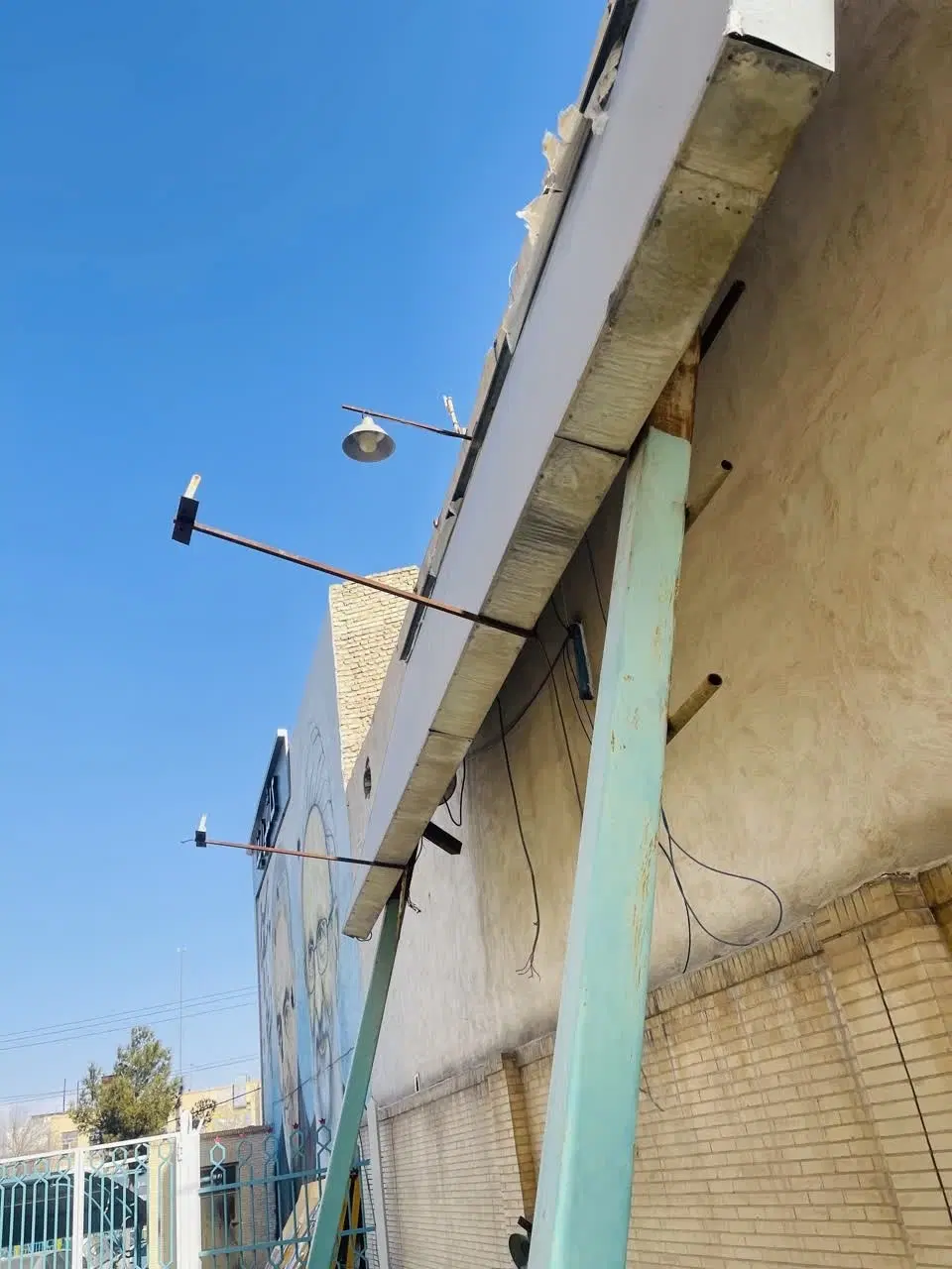 ساختمان داری پنج اتاق