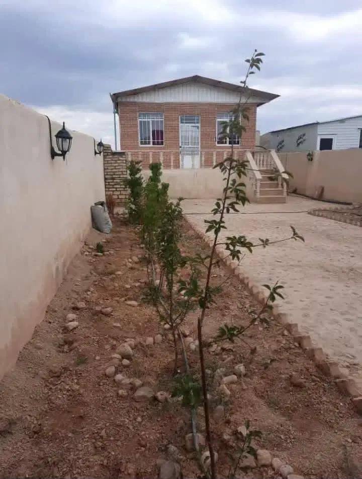 ویلا نقلی با درخت 4ساله