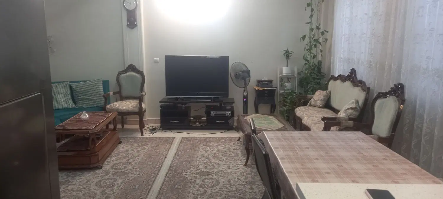 80 متر دو خواب  تک واحدی پارکینگ سندی