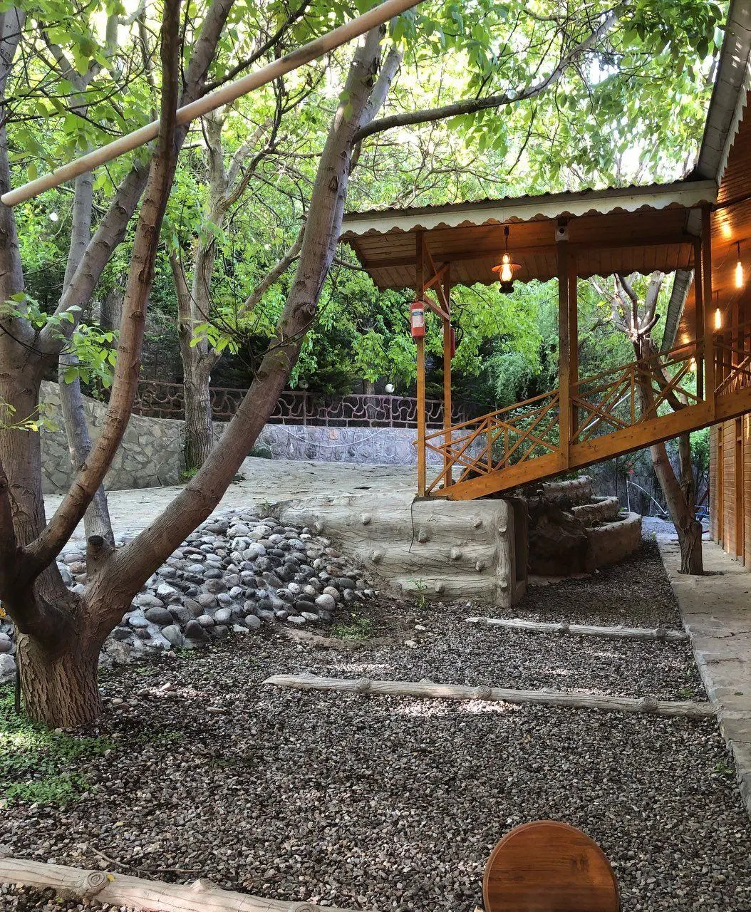 کلبه چوبی در دل هراز