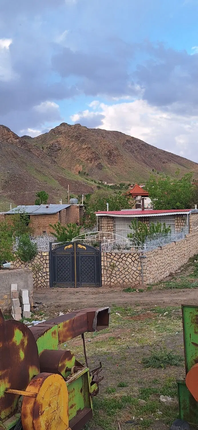 خونه باغ در روستای زیبای طبس