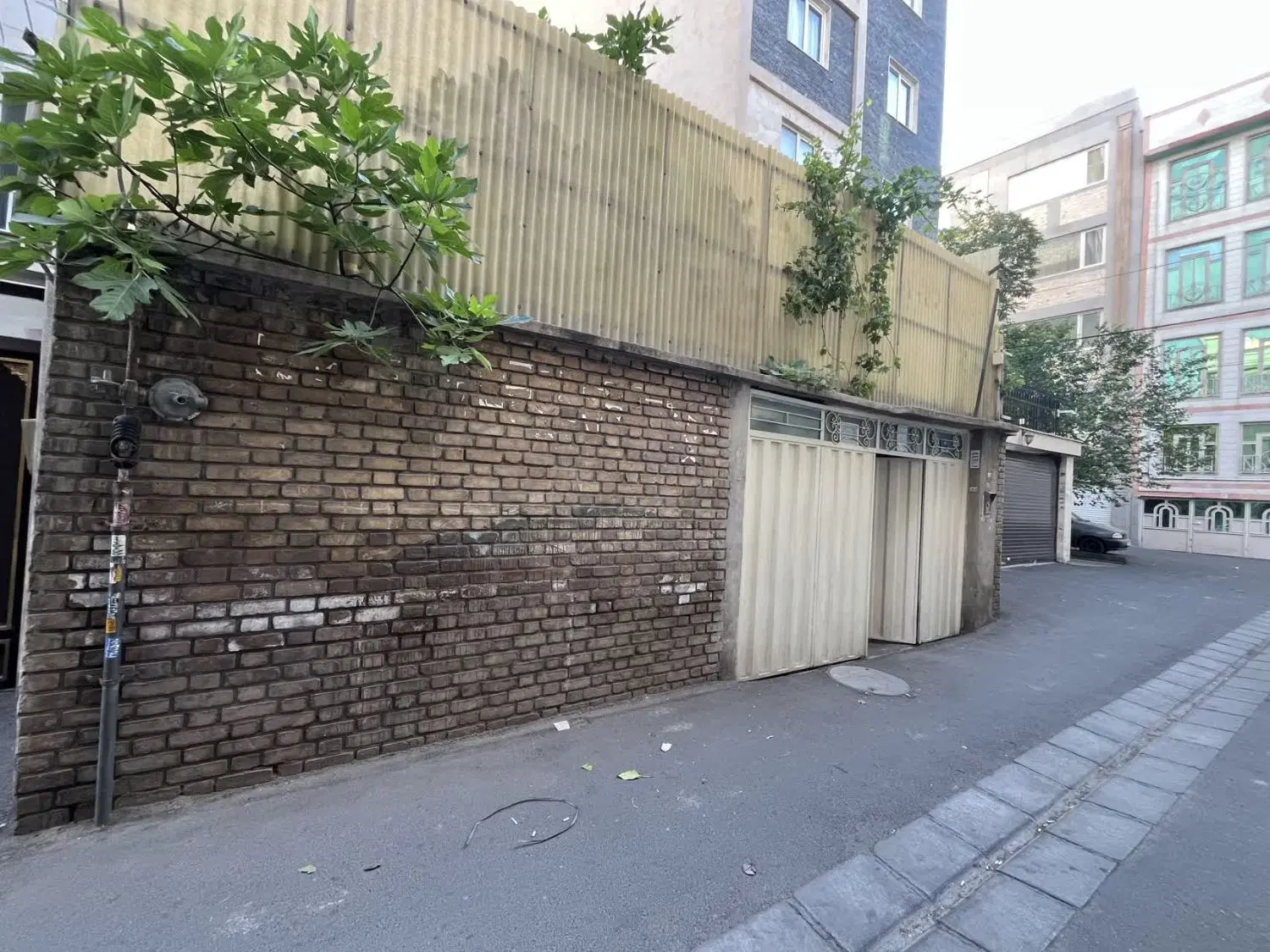 153 متر کلنگ ،قابل سکونت(معاوضه با ۲ آپارتمان)