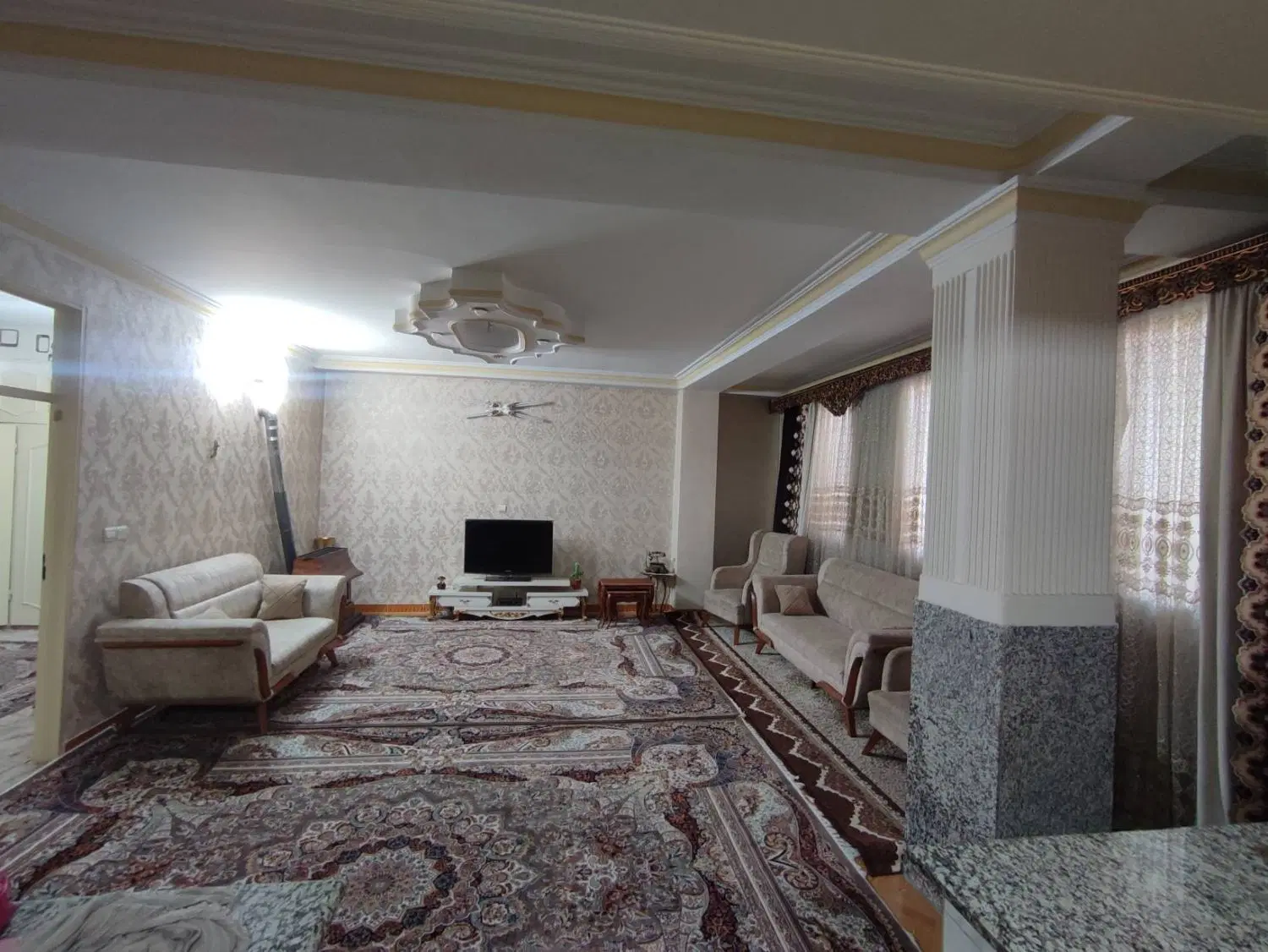 ۹۰ متر _ کاشانی _ ۲۰ متری_ طبقه دوم تک واحدی