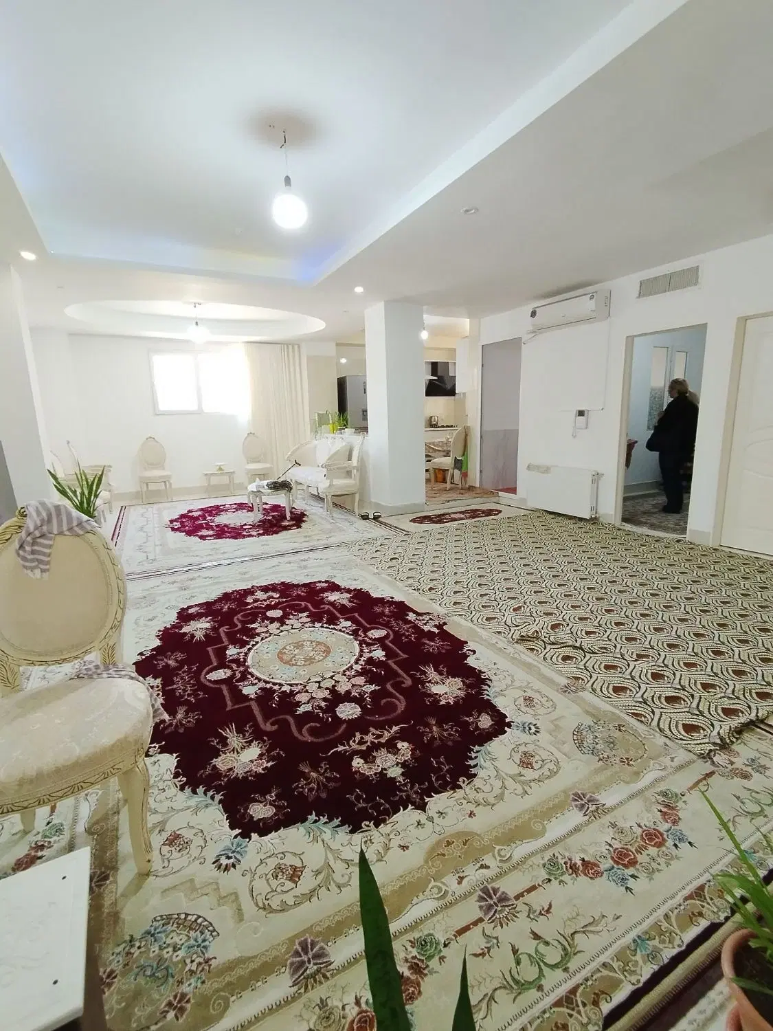 واحد اجاره ای ۱۰۰ متری لاله ۱