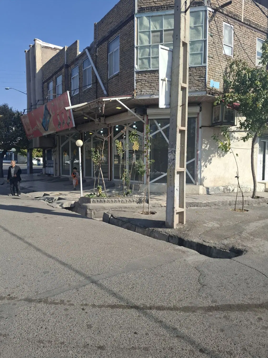 اجاره مغازه ۴۵ متری دو دهنه