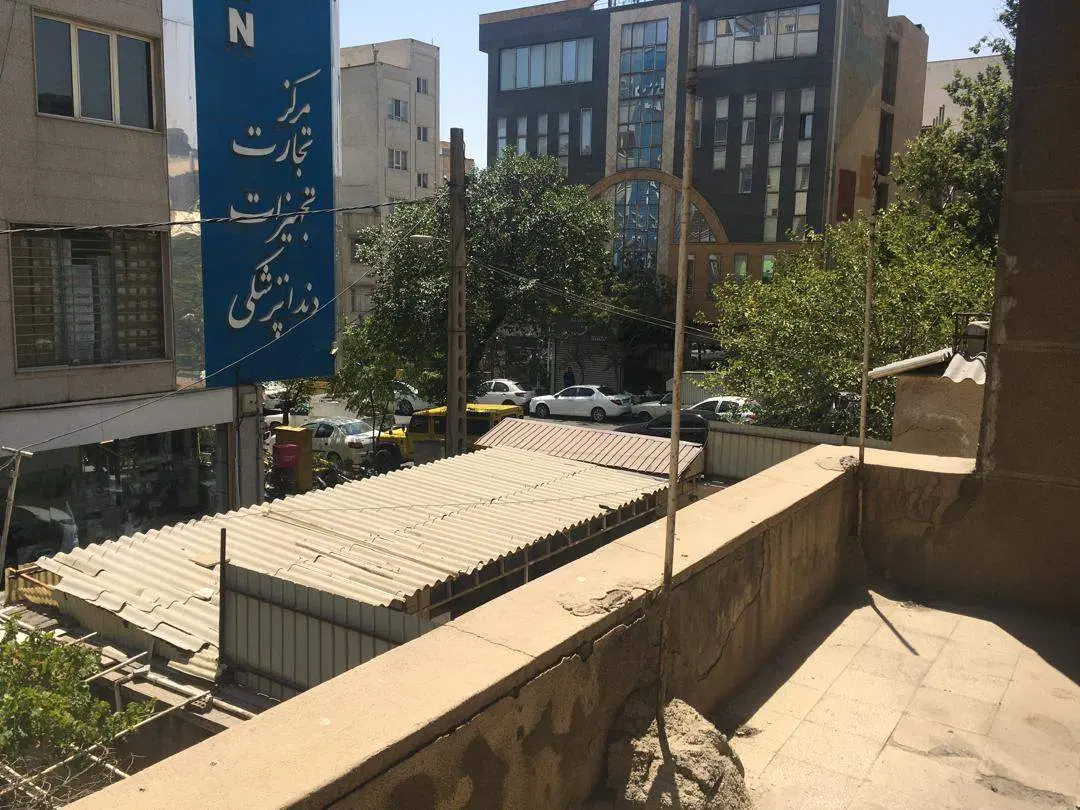 ملک ویلایی دو طبقه. میدان انقلاب. خیابان زارع