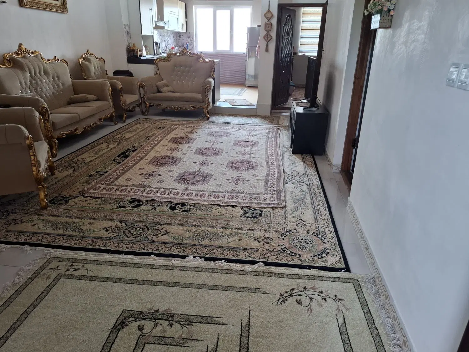ملک تجاری بر جاده اصلی رامسر به رودسر .در حسن سرا