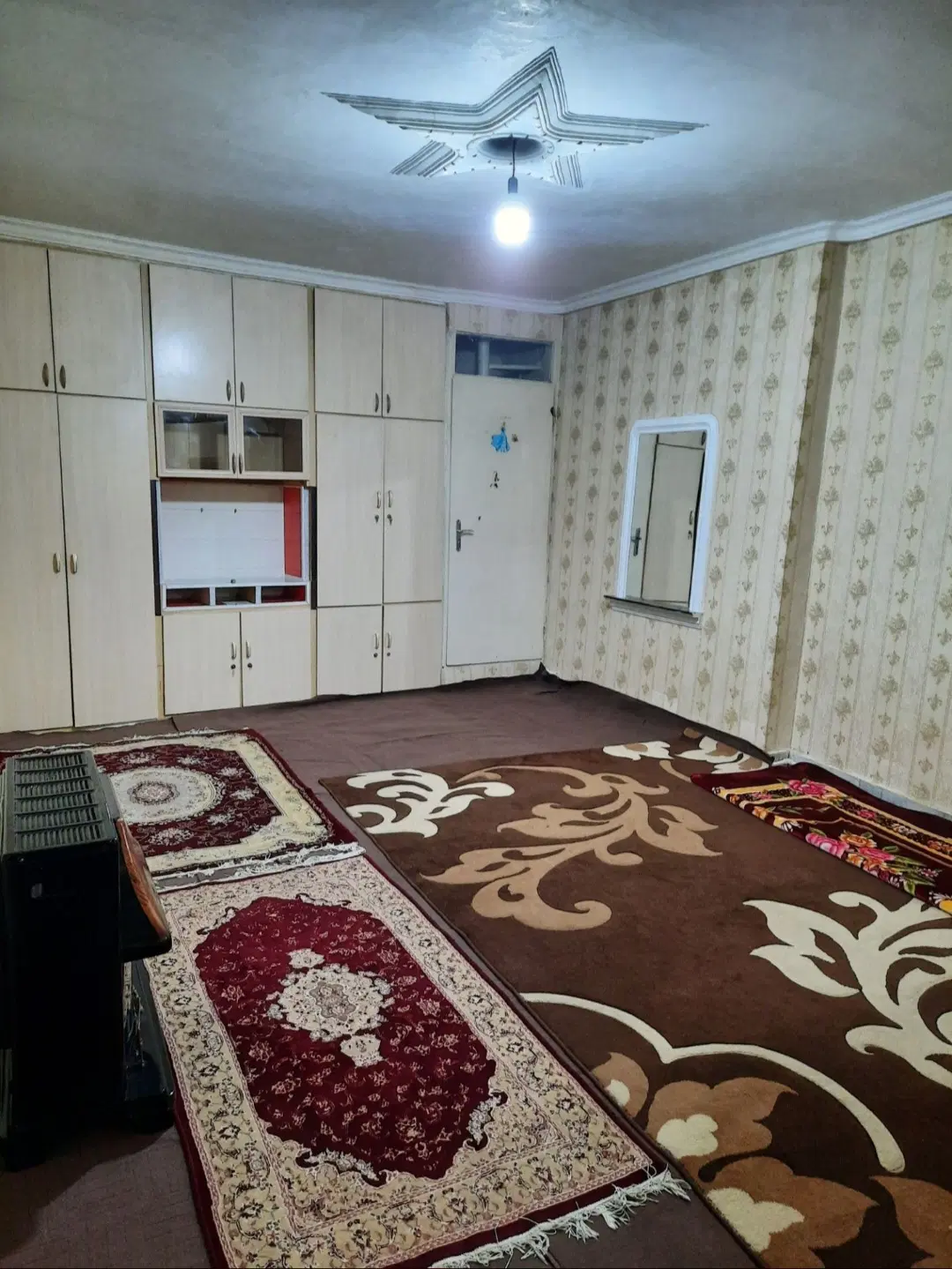 حیاط ۵۰ متری شیک وتمیز در بالاتر مغازه‌ای ملکوتی