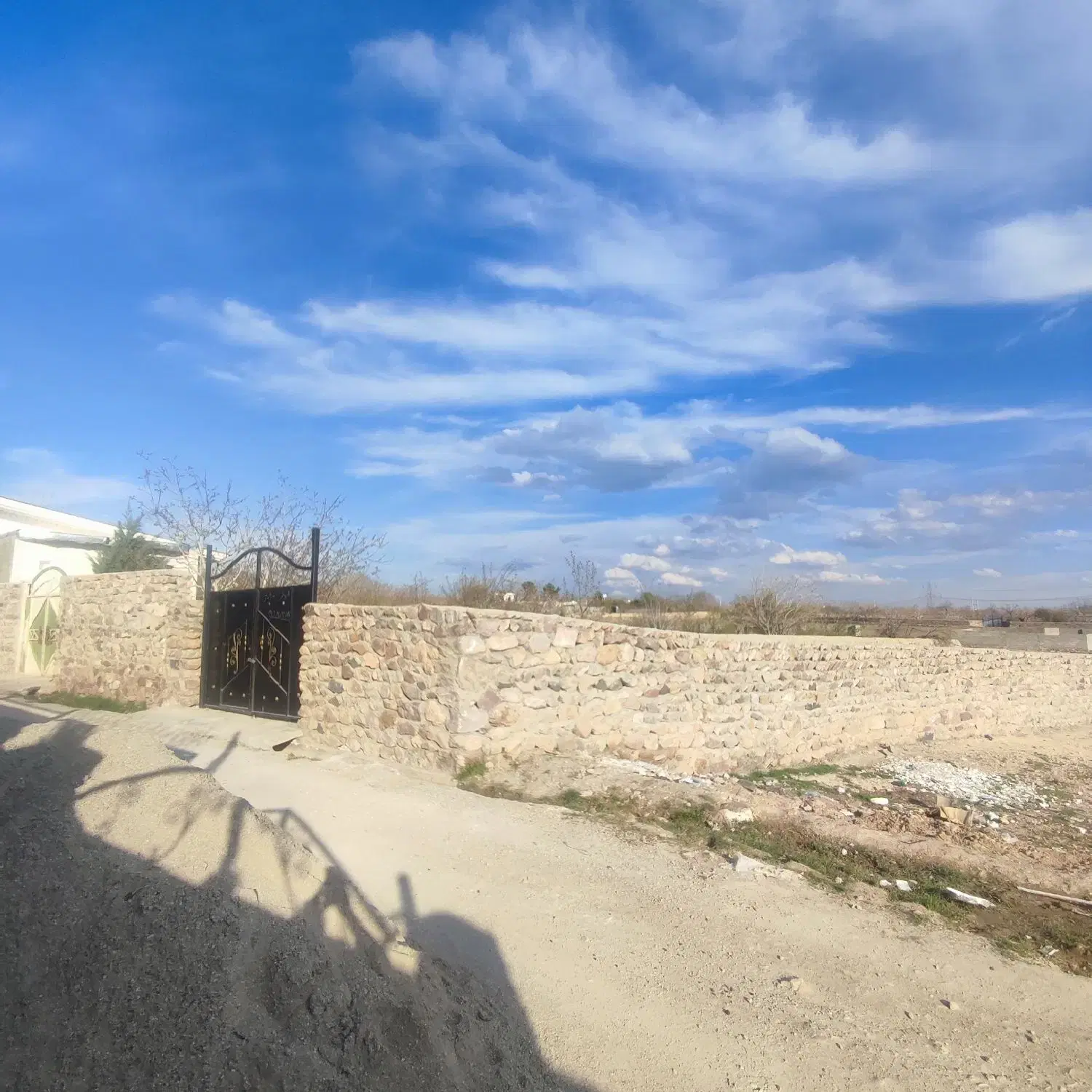 باغچه در روستای فشند به مساحت 400 متر