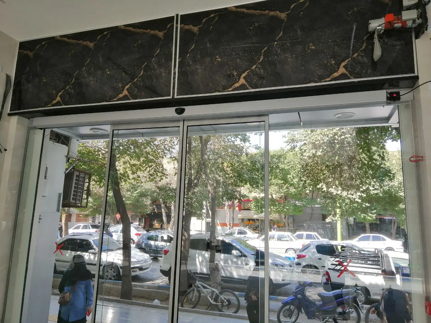 مغازه سه نبش، ورودی پاساژ سپاهان