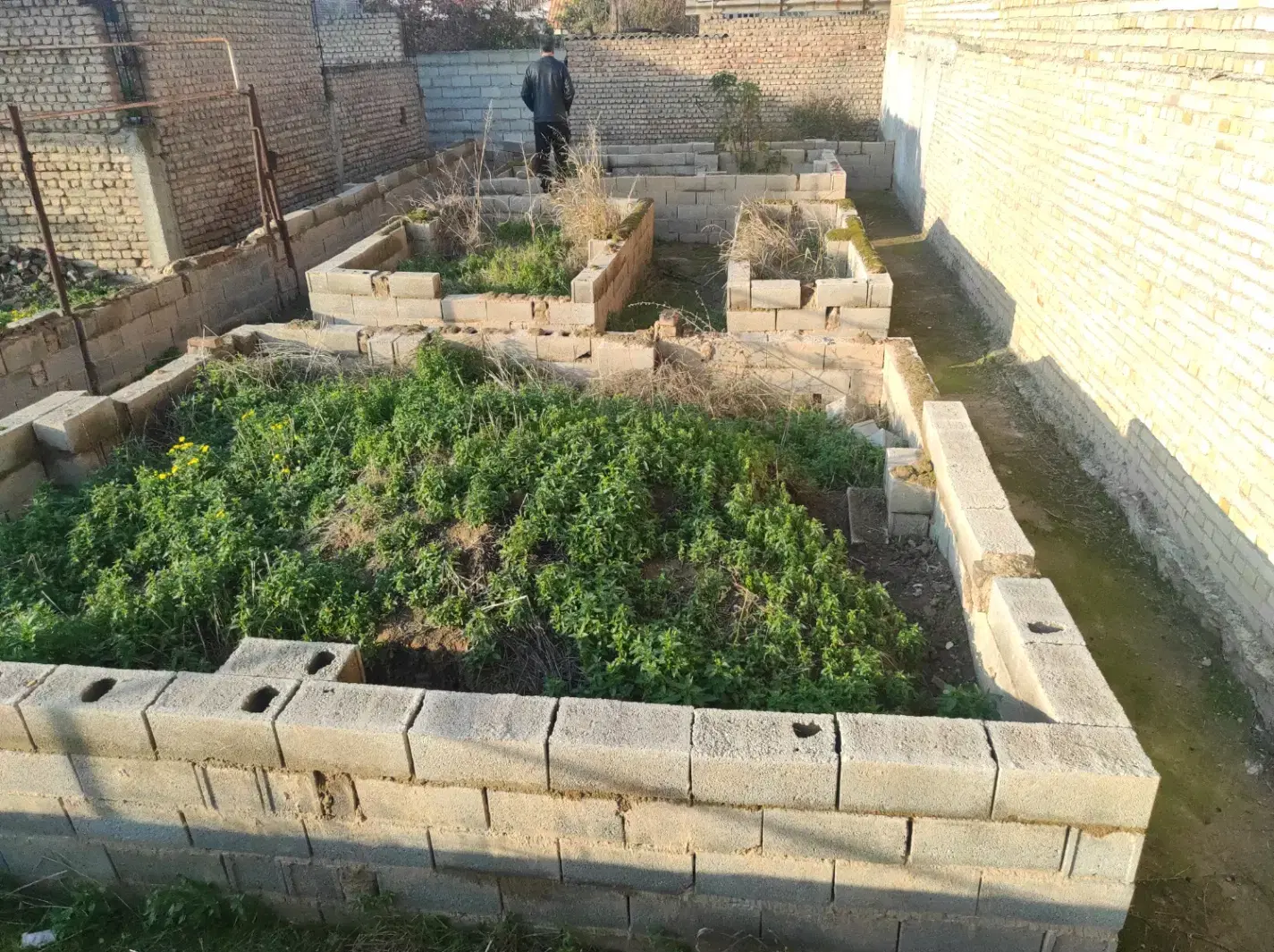 زمین مسکونی دارای نقشه و پروانه