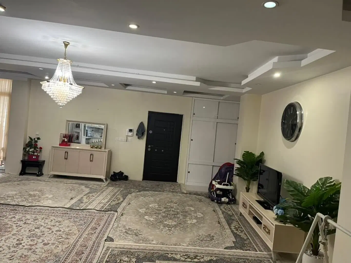 ۱۱۲متر ۲خواب پارکینگ و انباری ۴طبقه تک واحدی