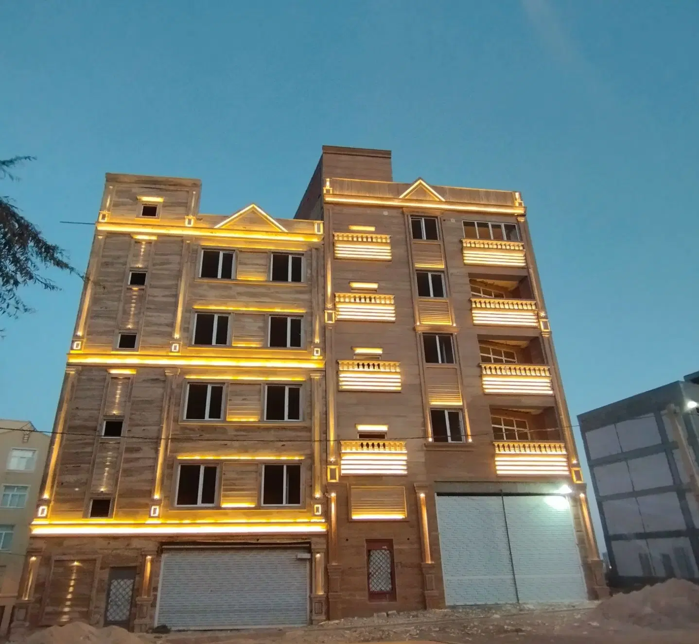 فروش تجاری ۱۲۰ متری