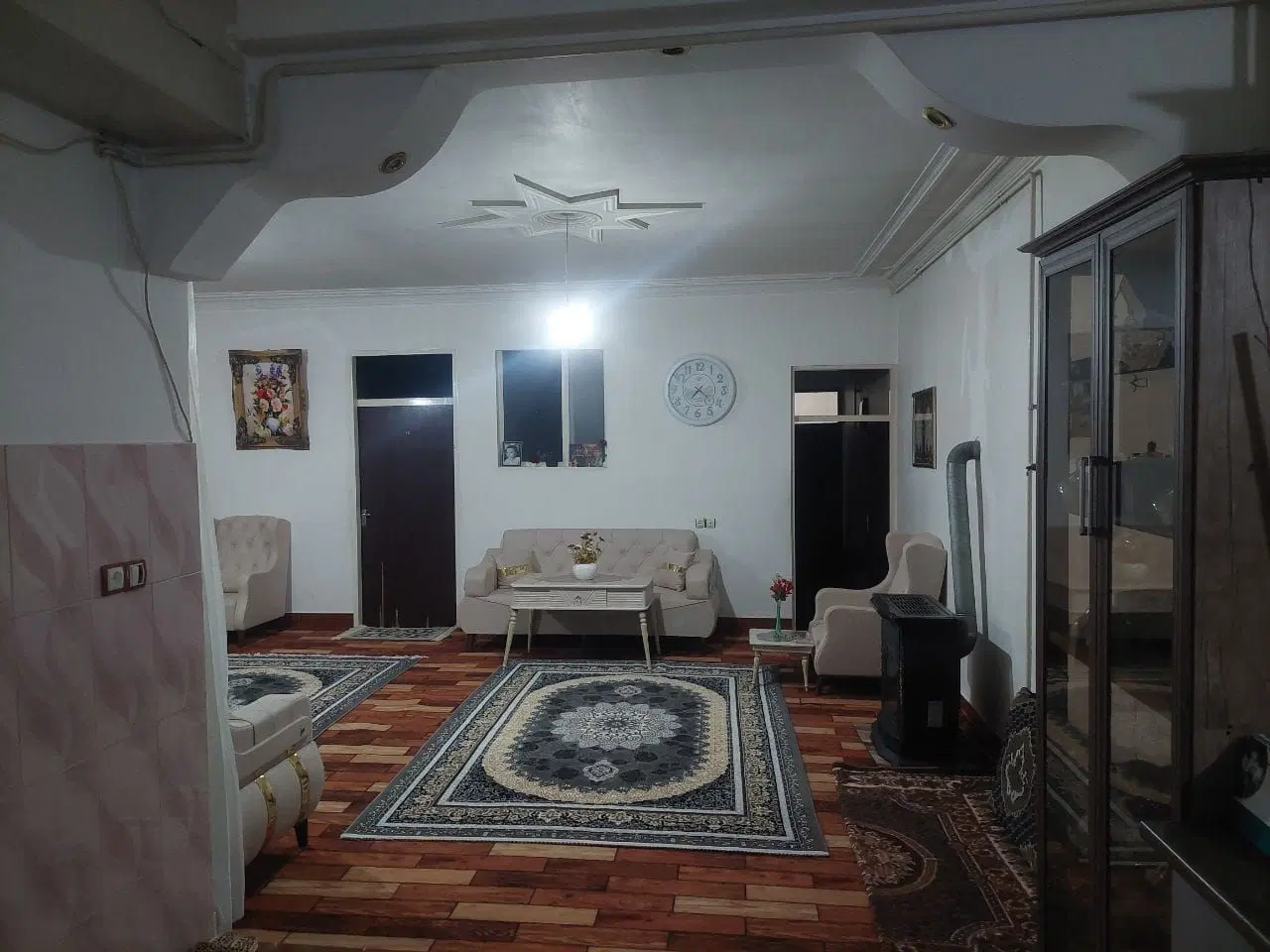 فروش خانه مسکونی دم خیابان ۲۰متری
