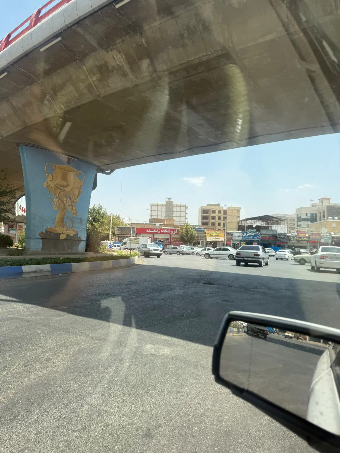 مغازه بزرگ میدان انقلاب