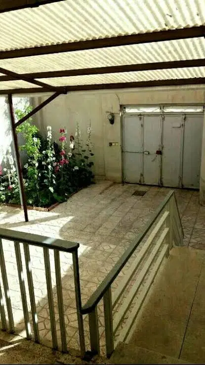 رهن و اجاره حیاط ۱۵۰ متری