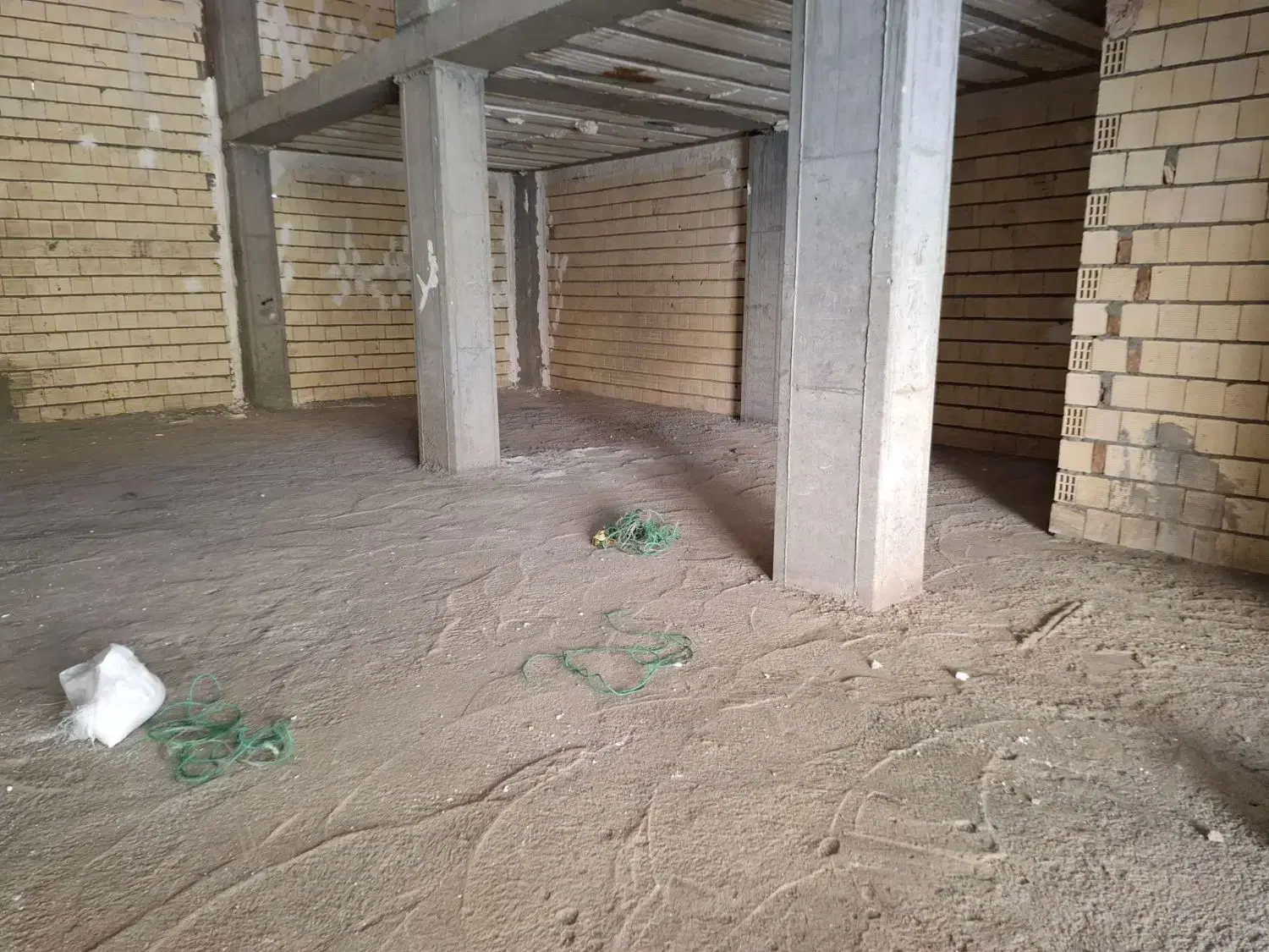 رهن و اجاره مغازه نیمه کاره ۱۷۰متری شهرک دانش