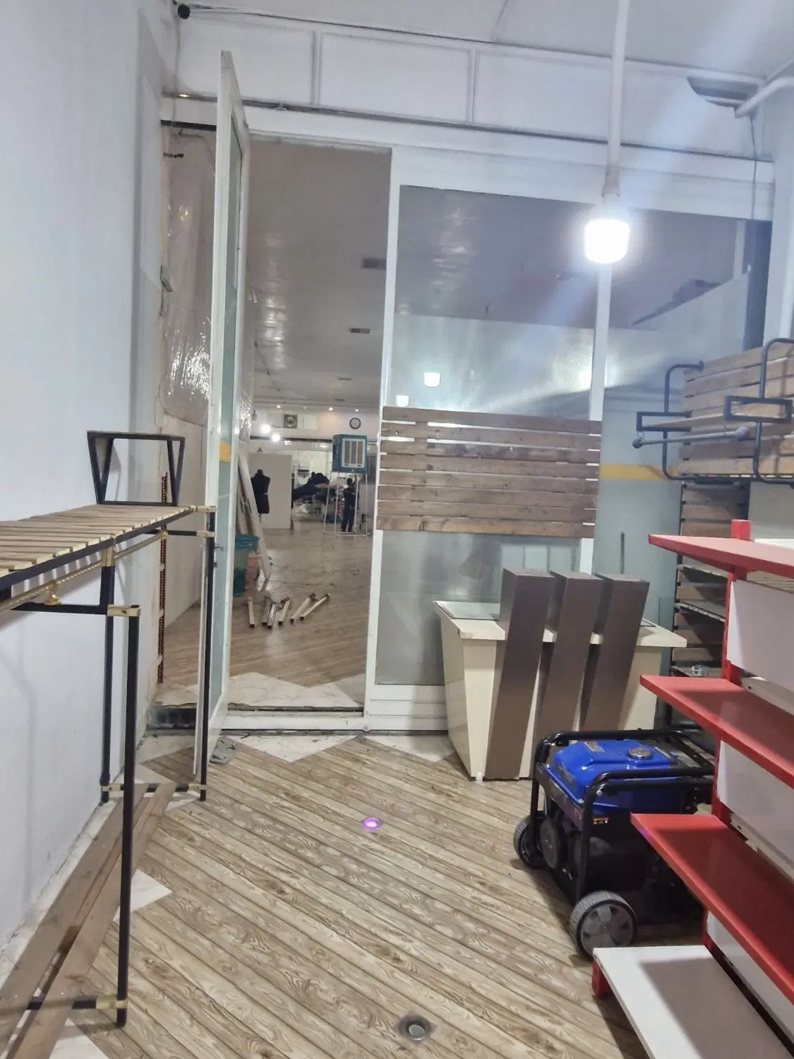 مغازه ۷۰۰ متری تجاری سه راه مسکن