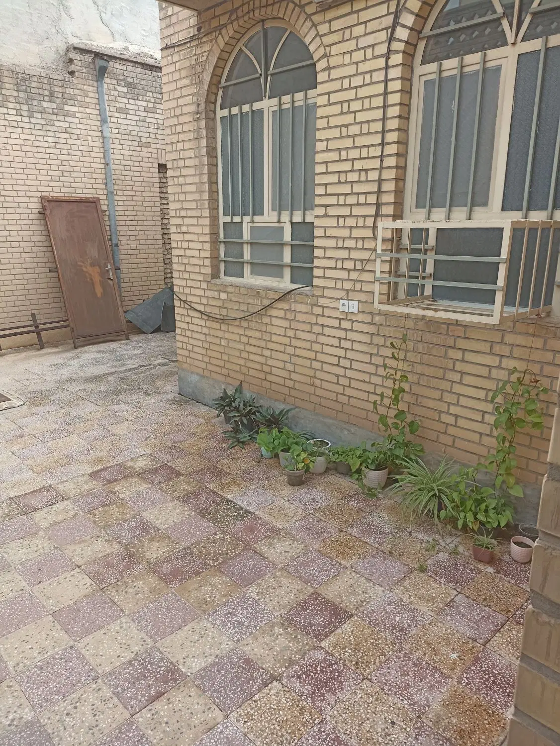خانه ویلایی قدیمی