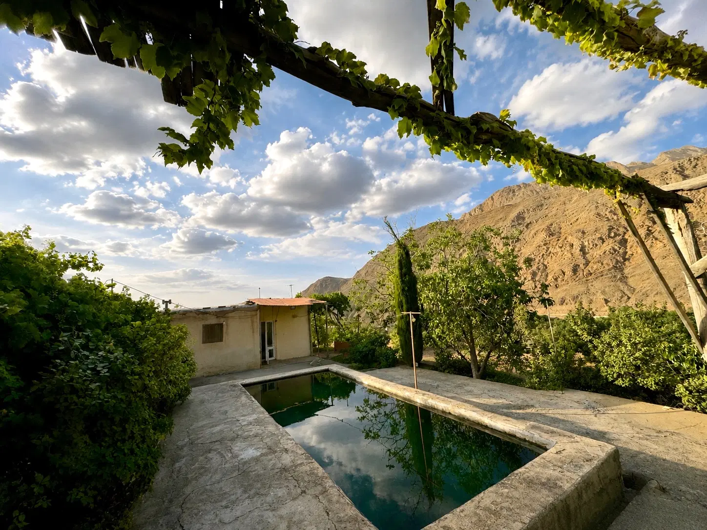 فروش خانه باغ در شهر برزک کاشان