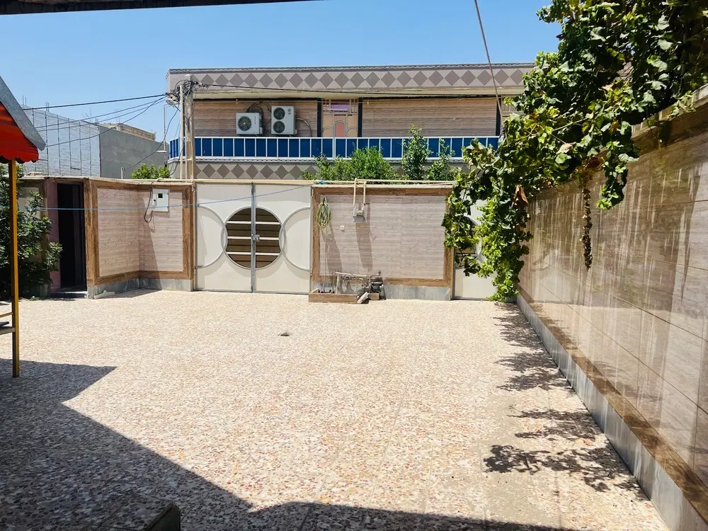خونه دو خواب بزرگ با حیاط بزرگ