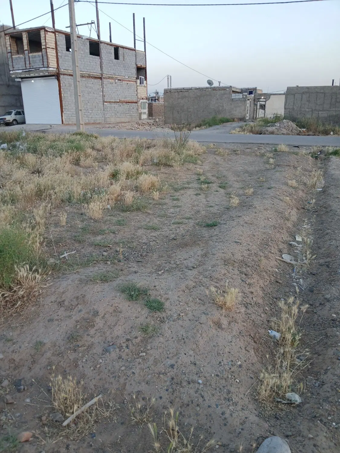 زمین در اناخاتون