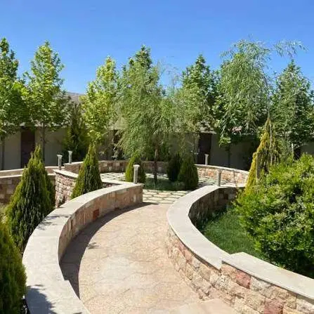 زمین باغی
