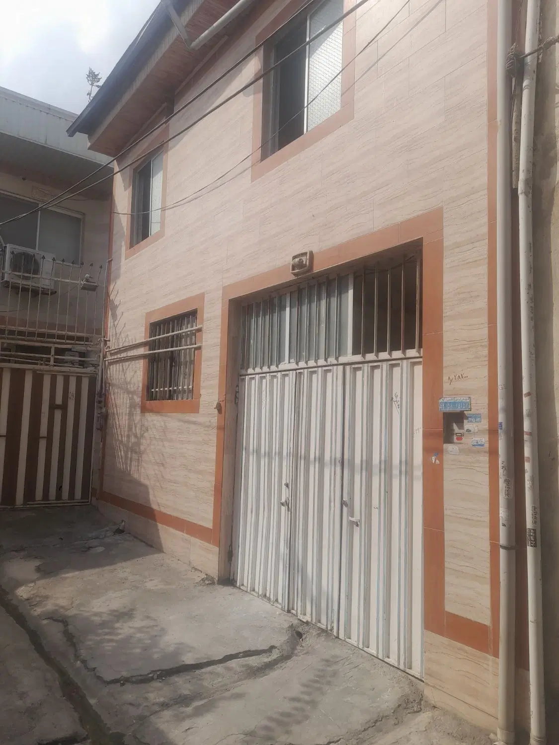 منزل ۲ طبقه فروشی گلباران خ ملک